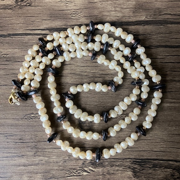 Vintage long ivory faux pearl, black and gold tone beads baroque opera necklace - Picture 6 of 8